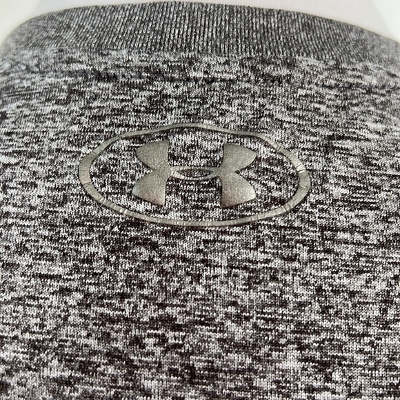 UA Under Armour Heatgear Ladies Short Sleeve Loose Fit V-Neck Active Tee - Picture 4 of 6